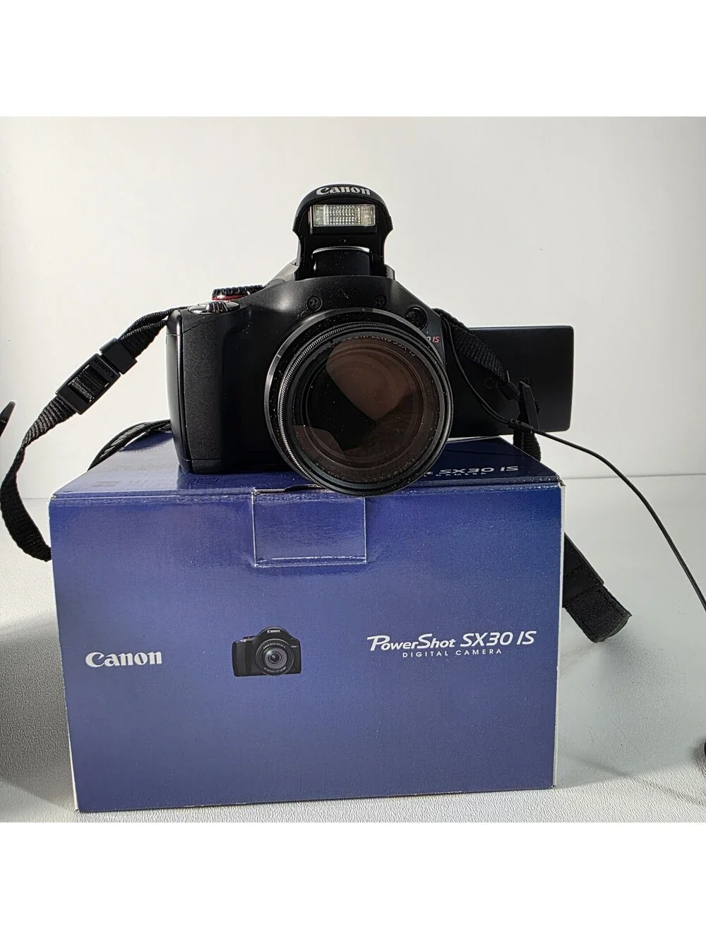 Canon PowerShot SX30 IS 14.1 MP Digital Camera/35x zoom /BUNDLED/Batteries/Card